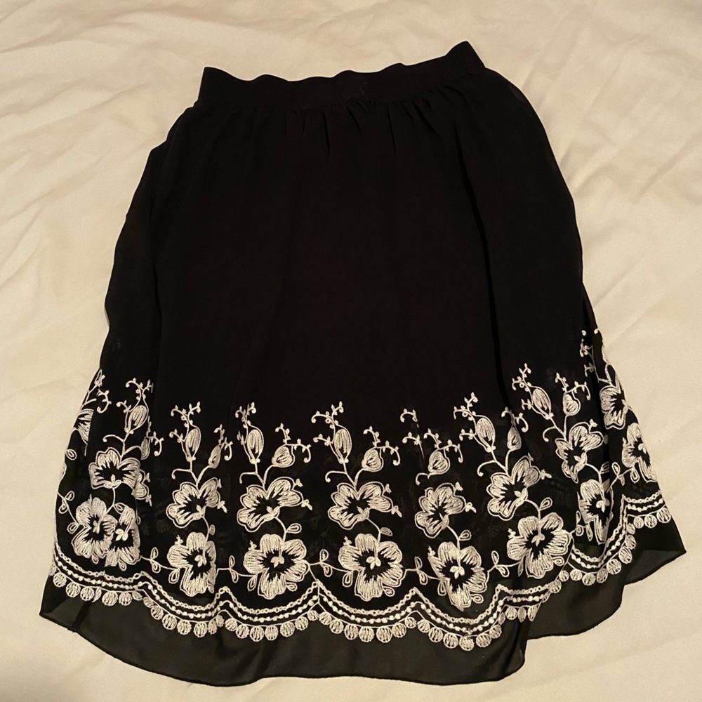 Black skirt with floral trim. Women’s Large